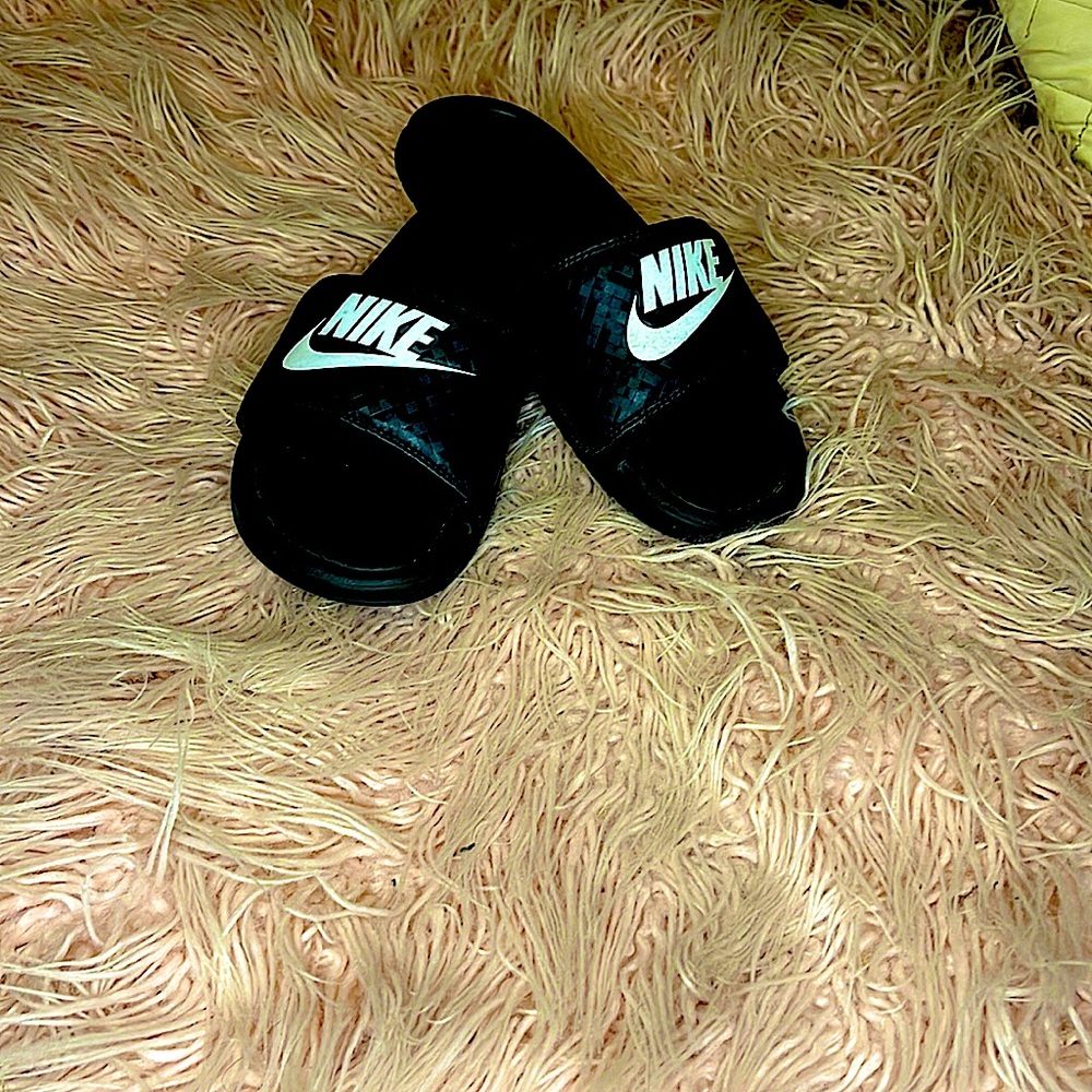 Nike slides